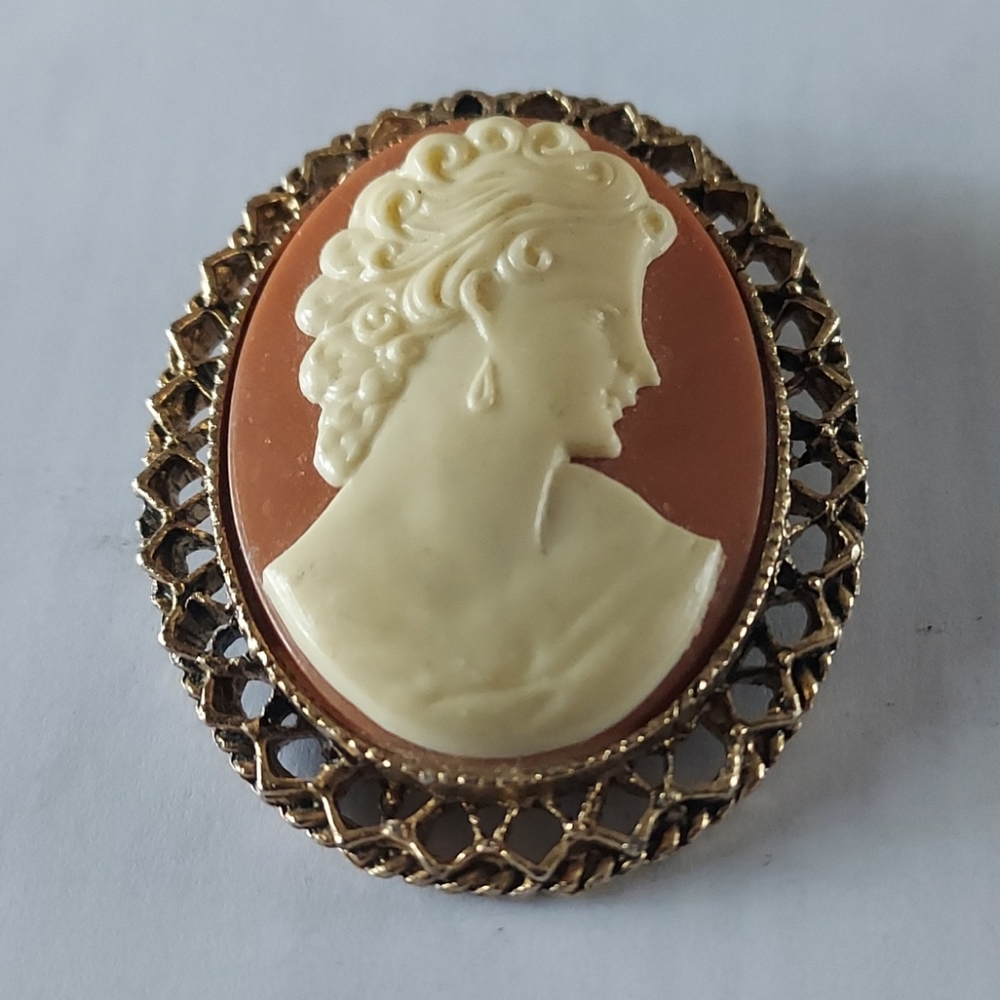 Cameo